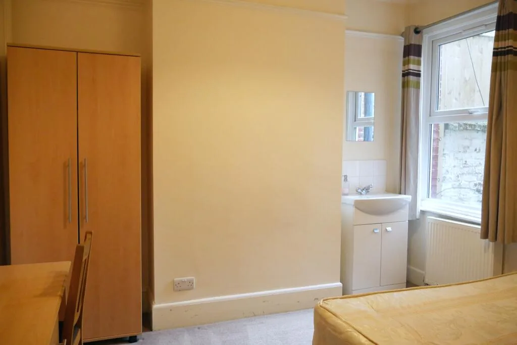 6 bedroom terraced house for rent