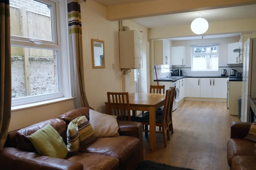 6 bedroom terraced house for rent