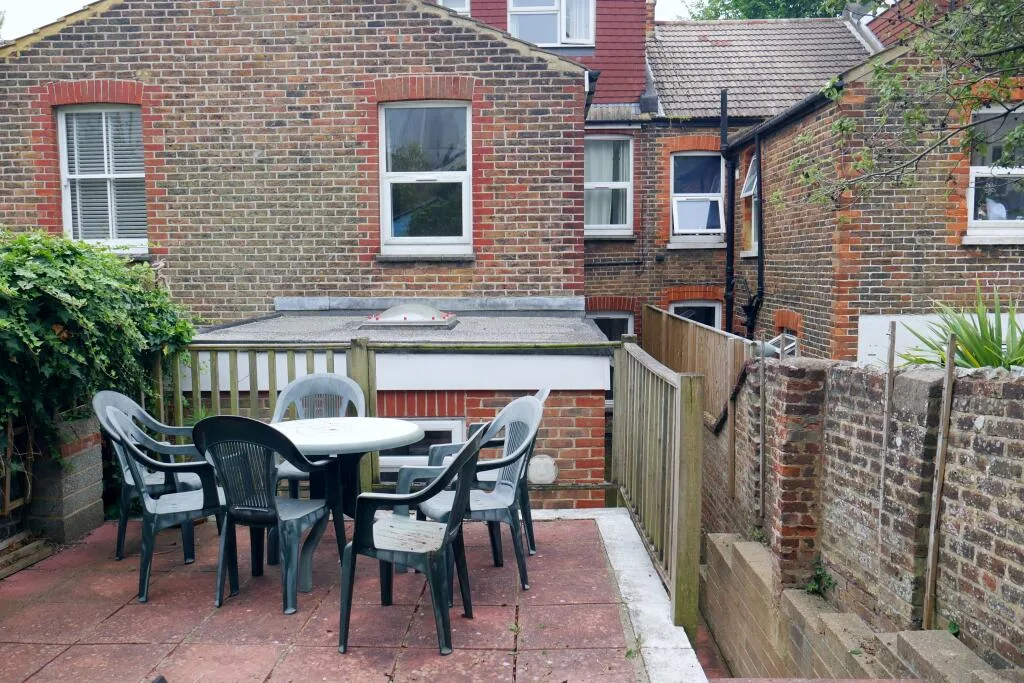 6 bedroom terraced house for rent