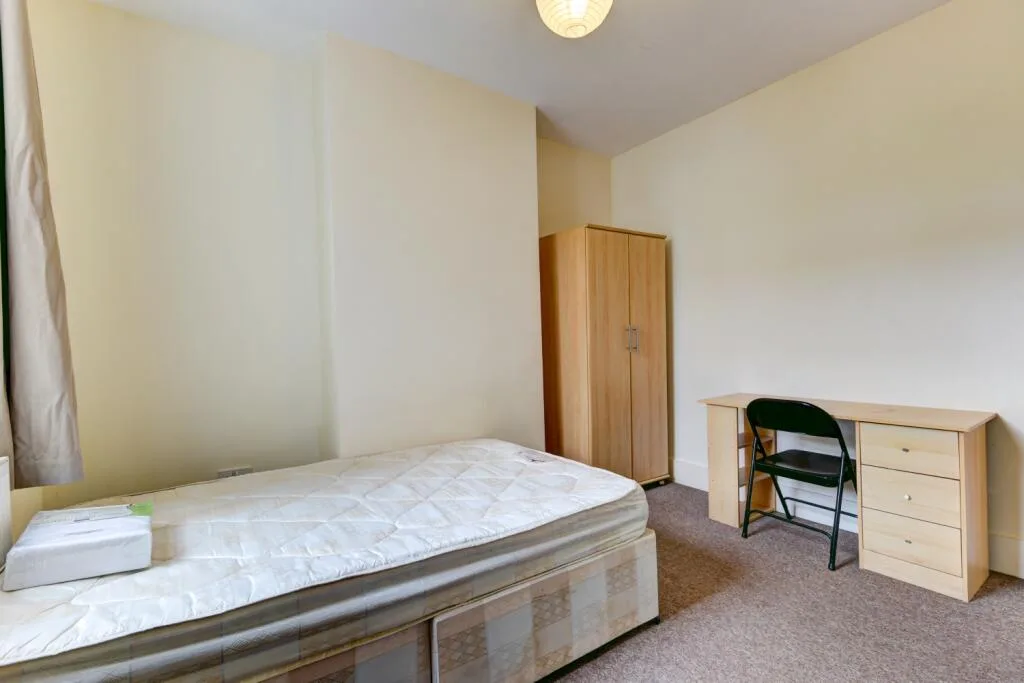 6 bedroom terraced house for rent
