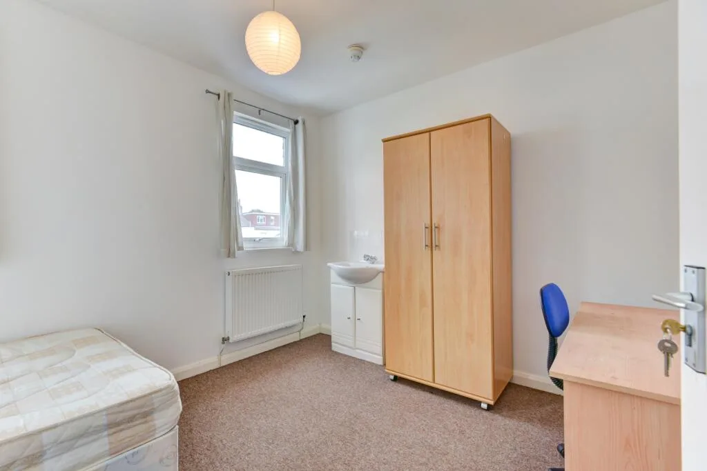 6 bedroom terraced house for rent