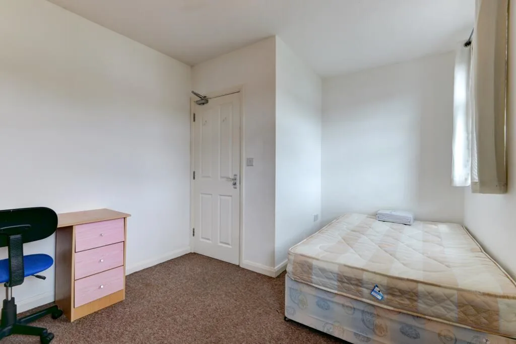 6 bedroom terraced house for rent