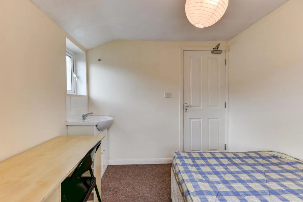 6 bedroom terraced house for rent