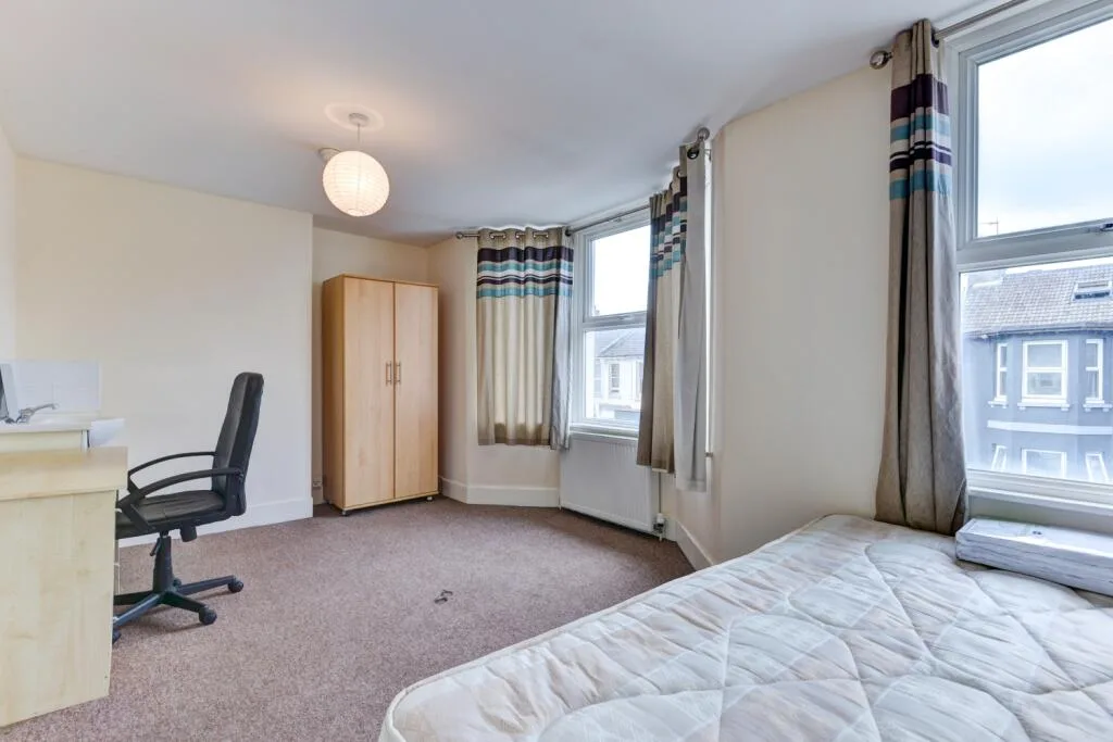 6 bedroom terraced house for rent