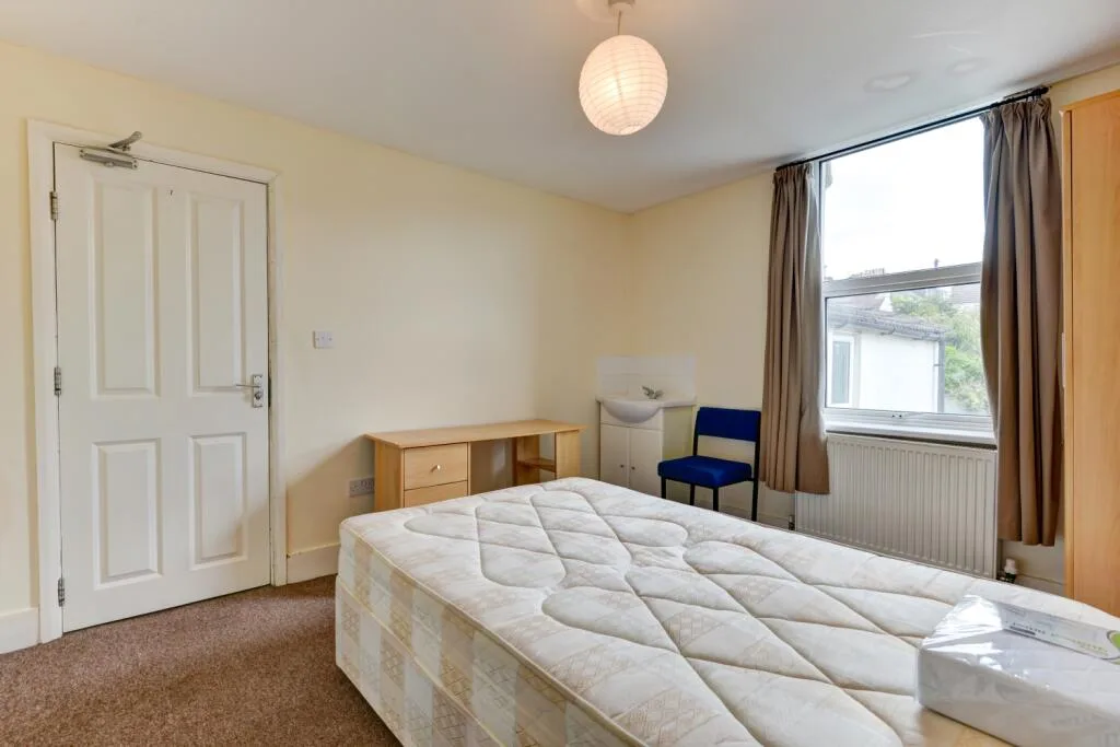6 bedroom terraced house for rent
