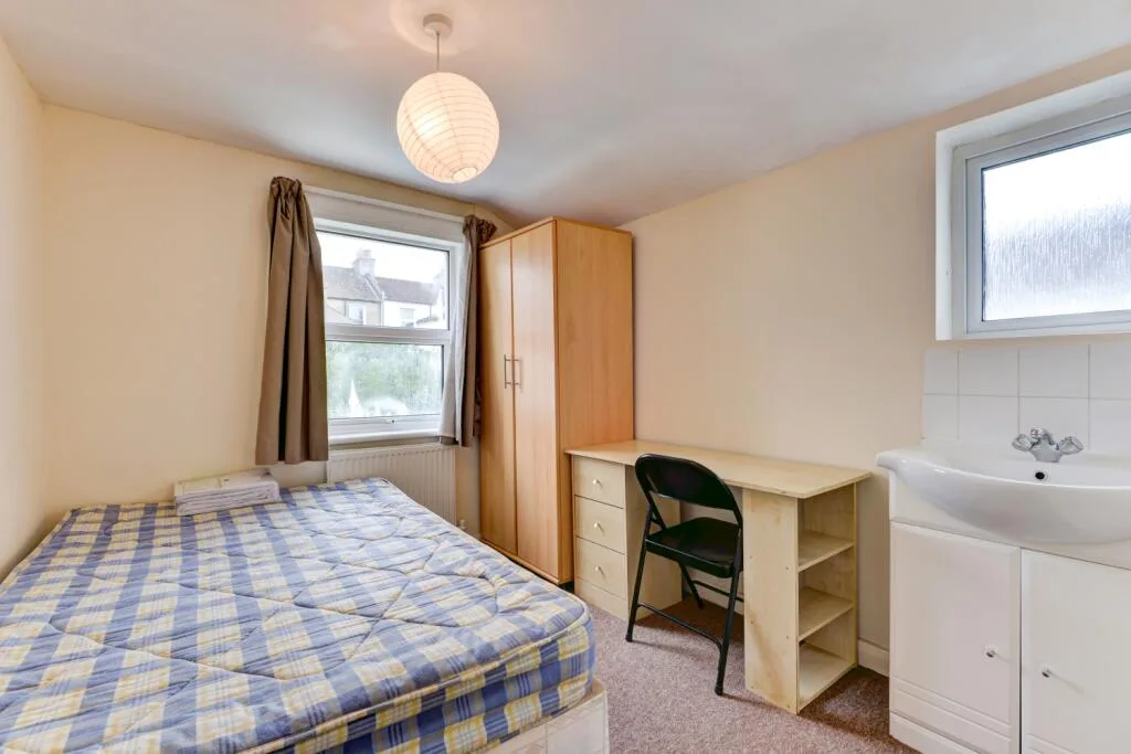 6 bedroom terraced house for rent