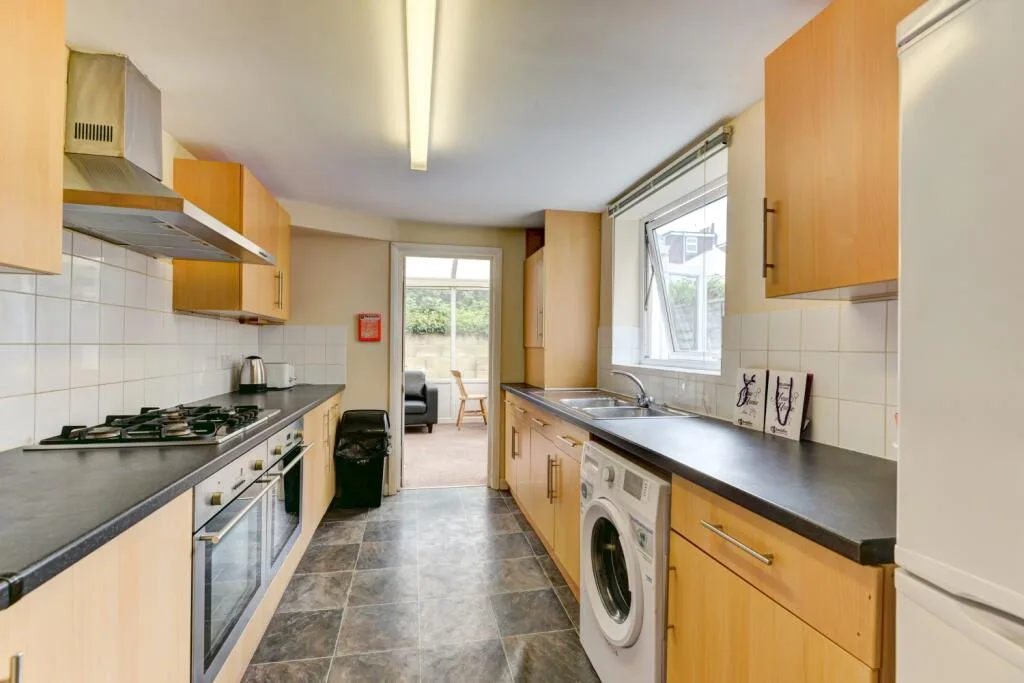 6 bedroom terraced house for rent