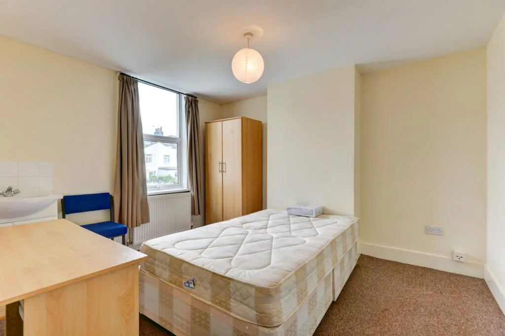 6 bedroom terraced house for rent