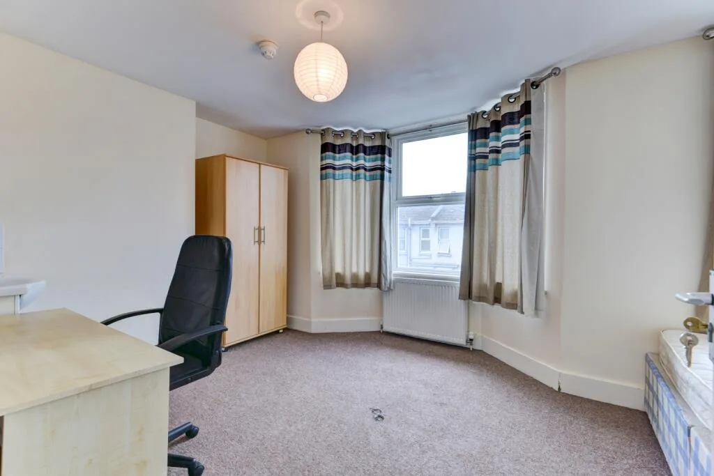 6 bedroom terraced house for rent