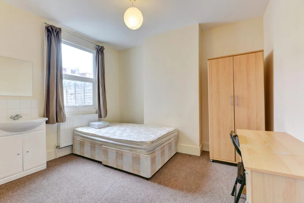 6 bedroom terraced house for rent