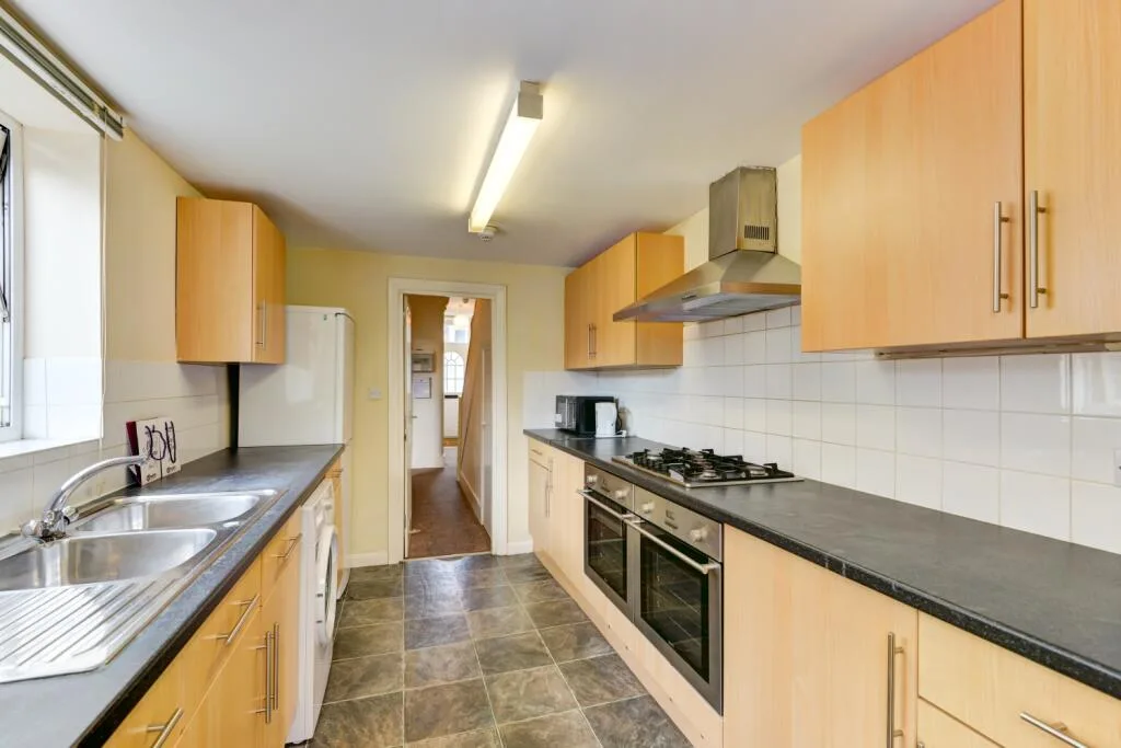 6 bedroom terraced house for rent