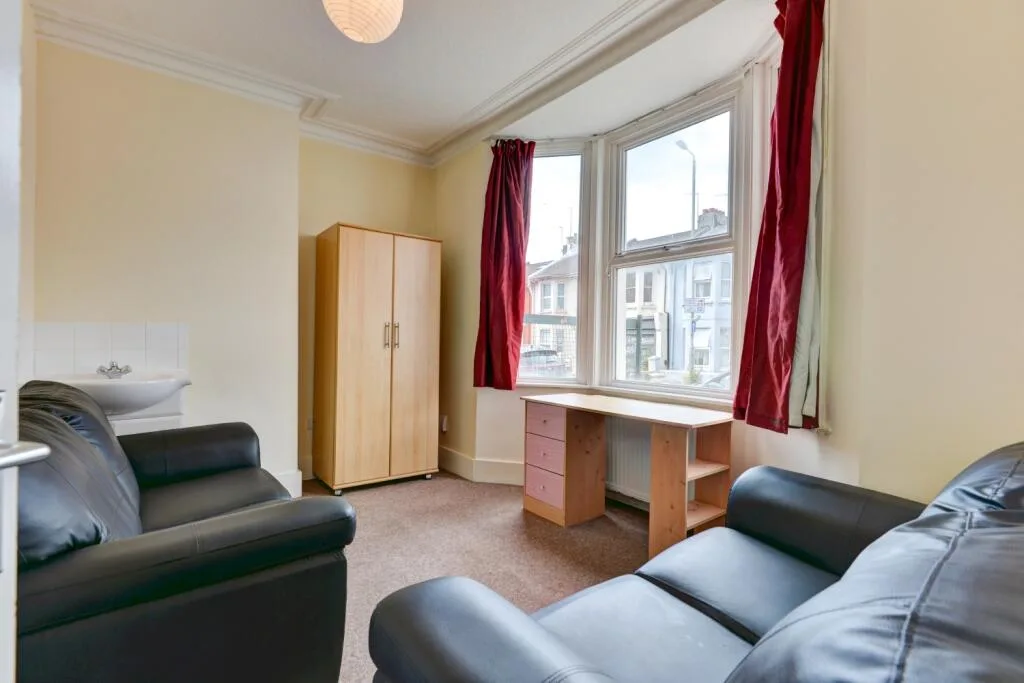 6 bedroom terraced house for rent