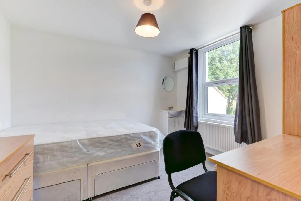 6 bedroom terraced house for rent