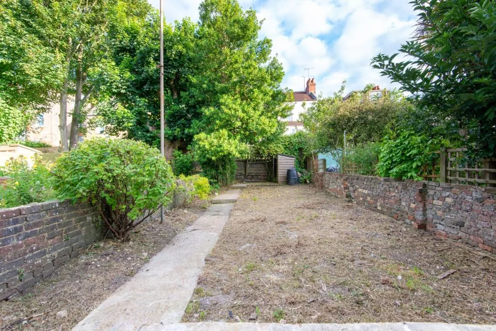 6 bedroom terraced house for rent