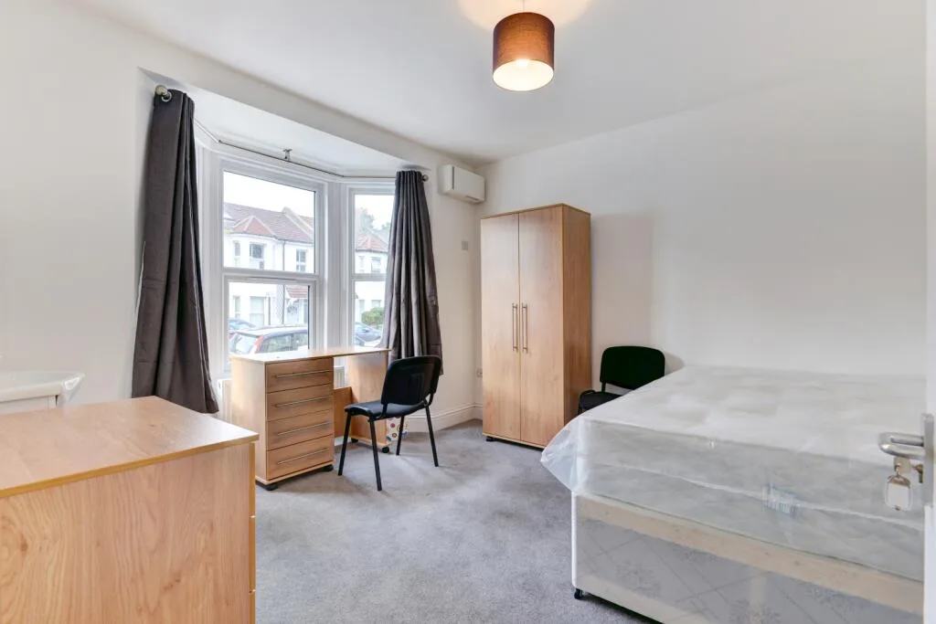 6 bedroom terraced house for rent