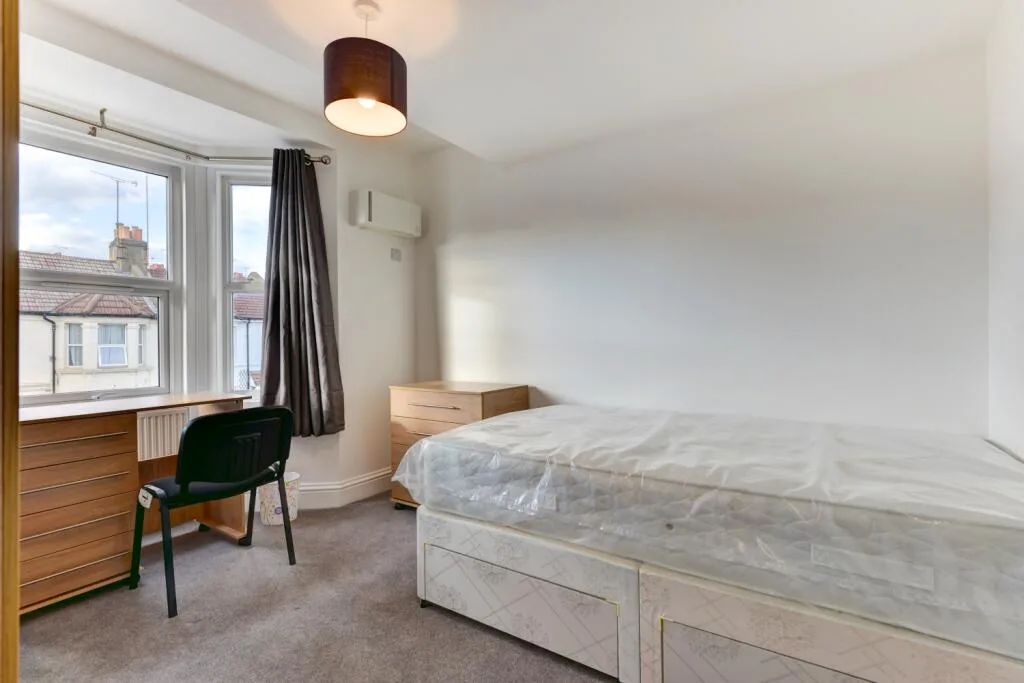 6 bedroom terraced house for rent