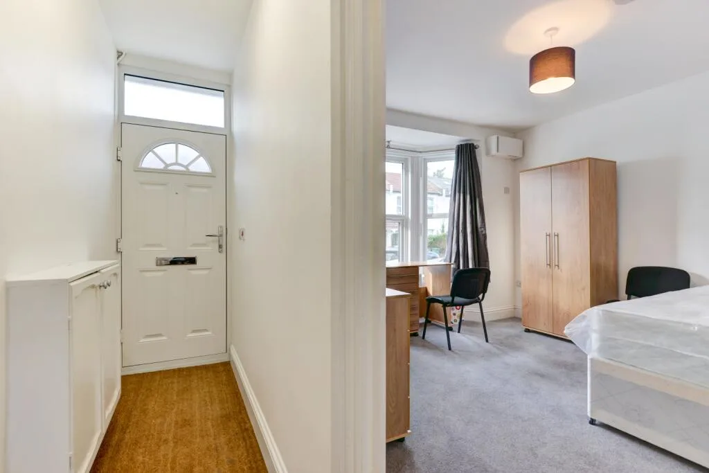 6 bedroom terraced house for rent