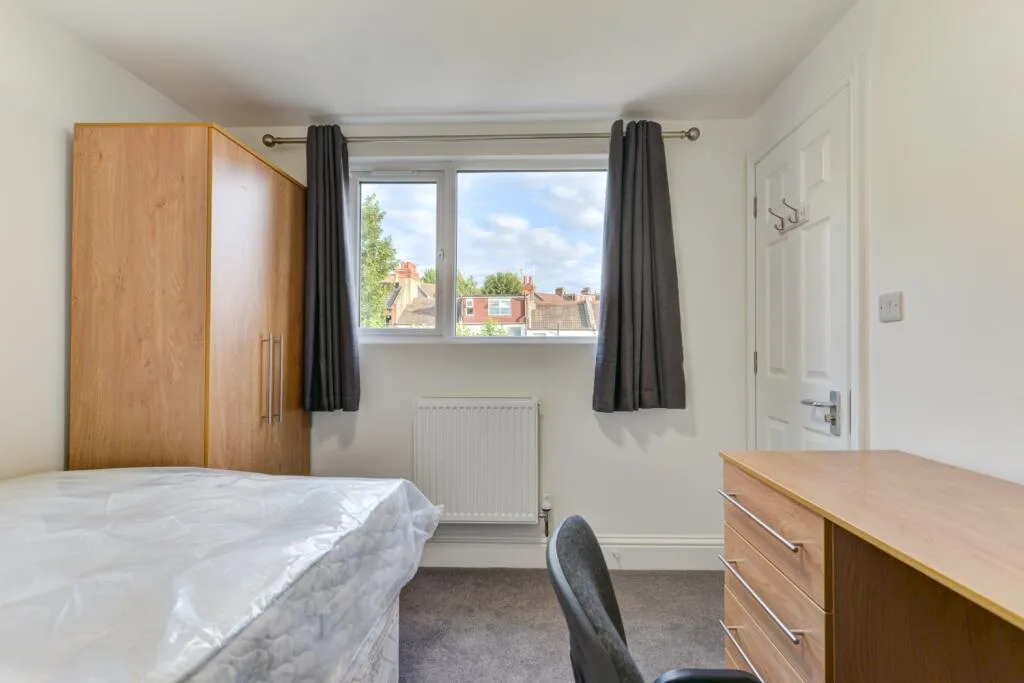 6 bedroom terraced house for rent