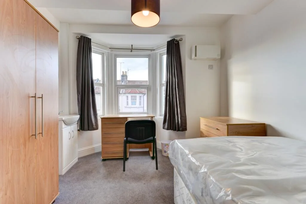 6 bedroom terraced house for rent