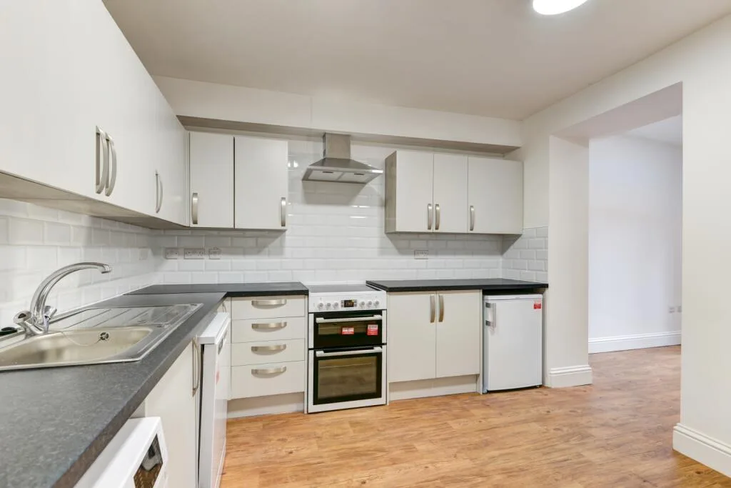 6 bedroom terraced house for rent