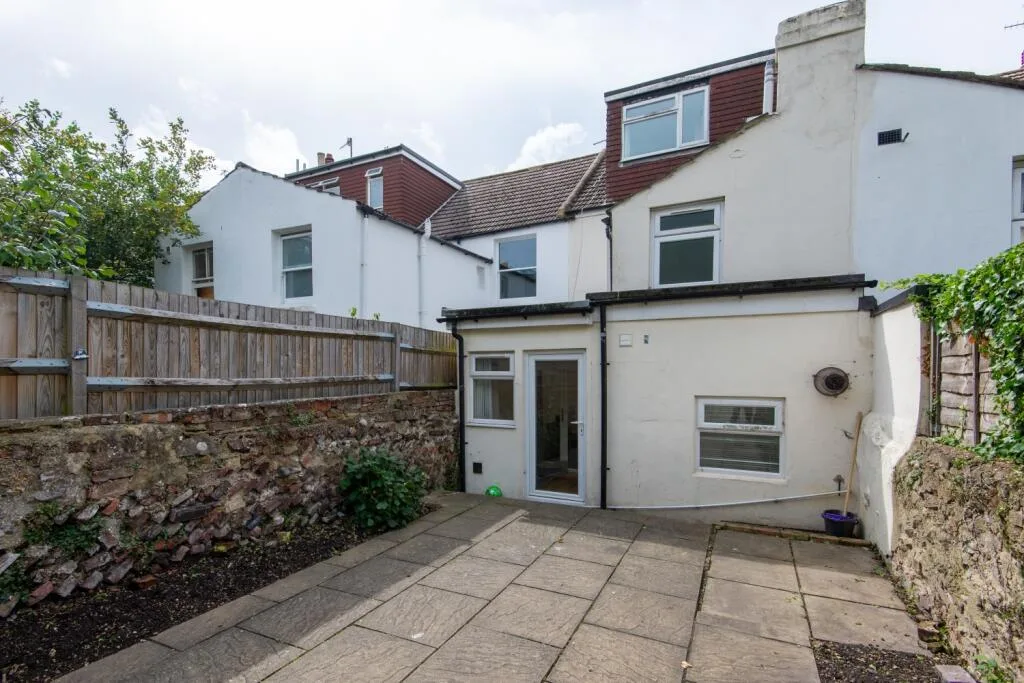 6 bedroom terraced house for rent