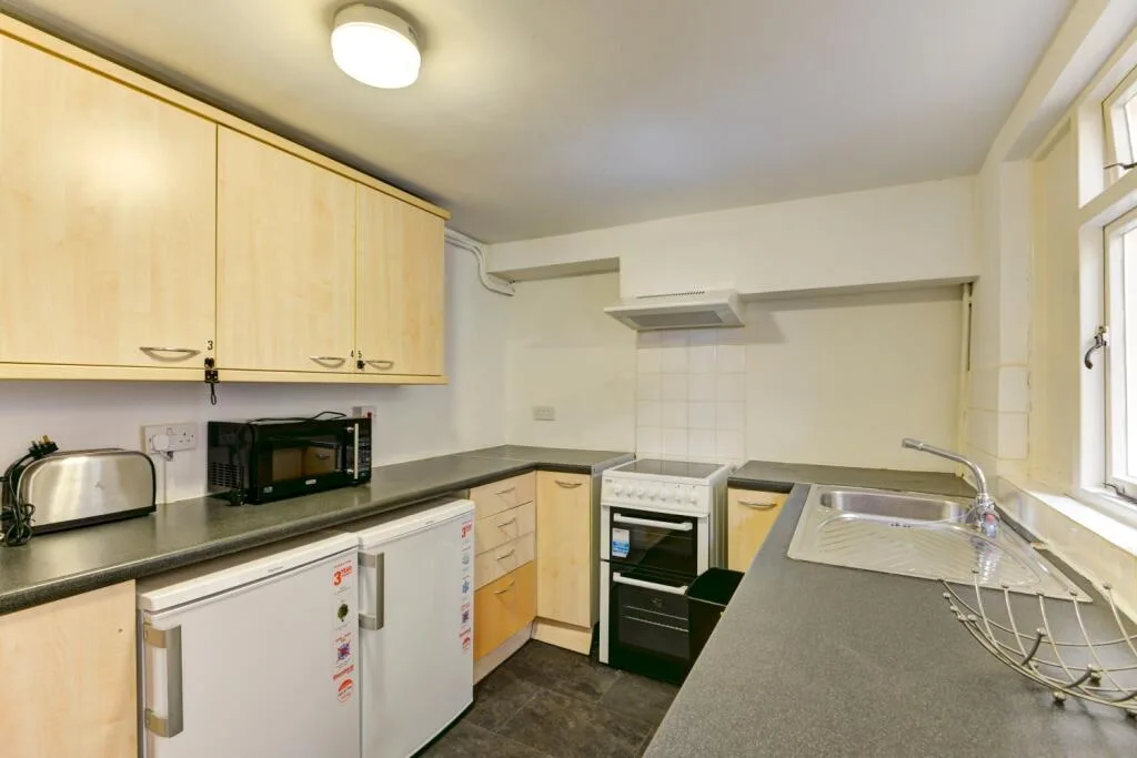6 bedroom terraced house for rent