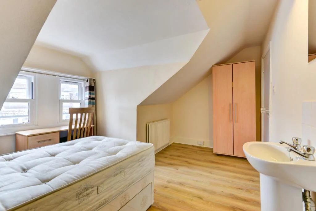 6 bedroom terraced house for rent