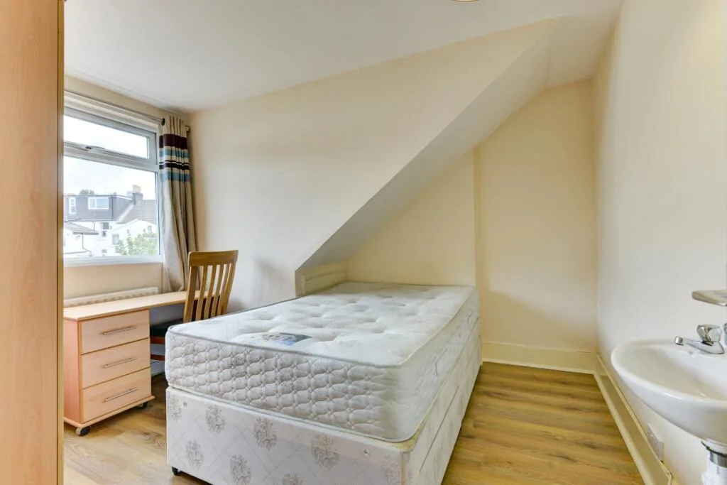 6 bedroom terraced house for rent