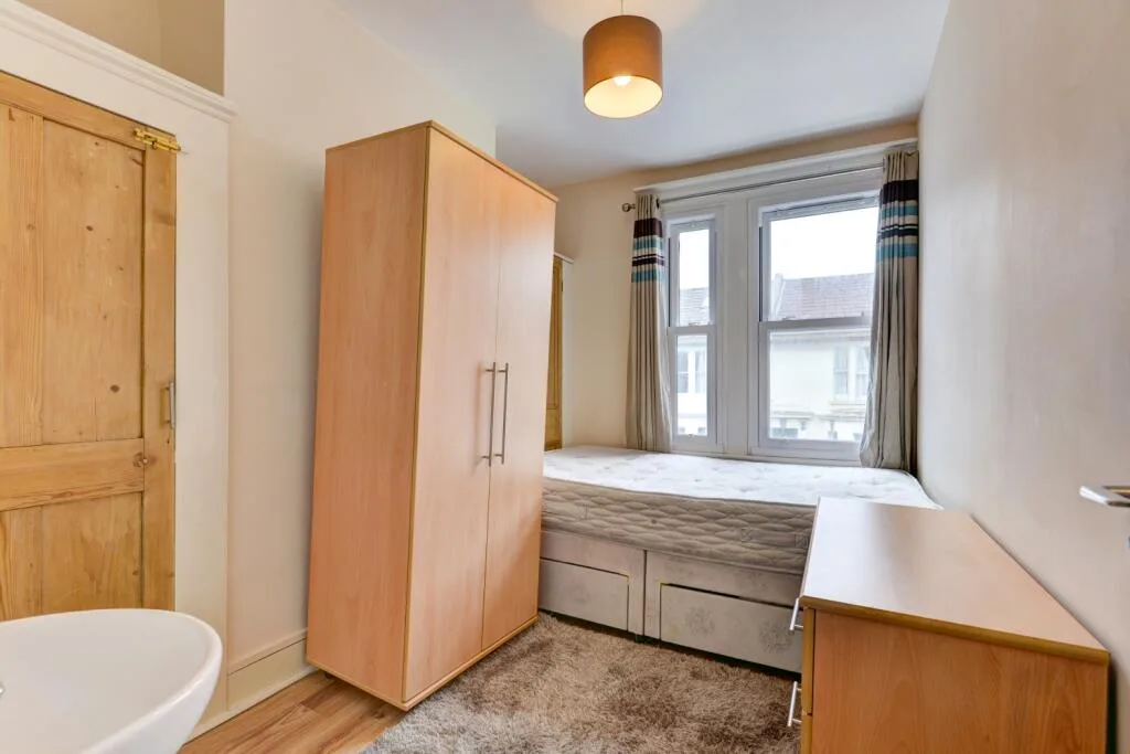 6 bedroom terraced house for rent