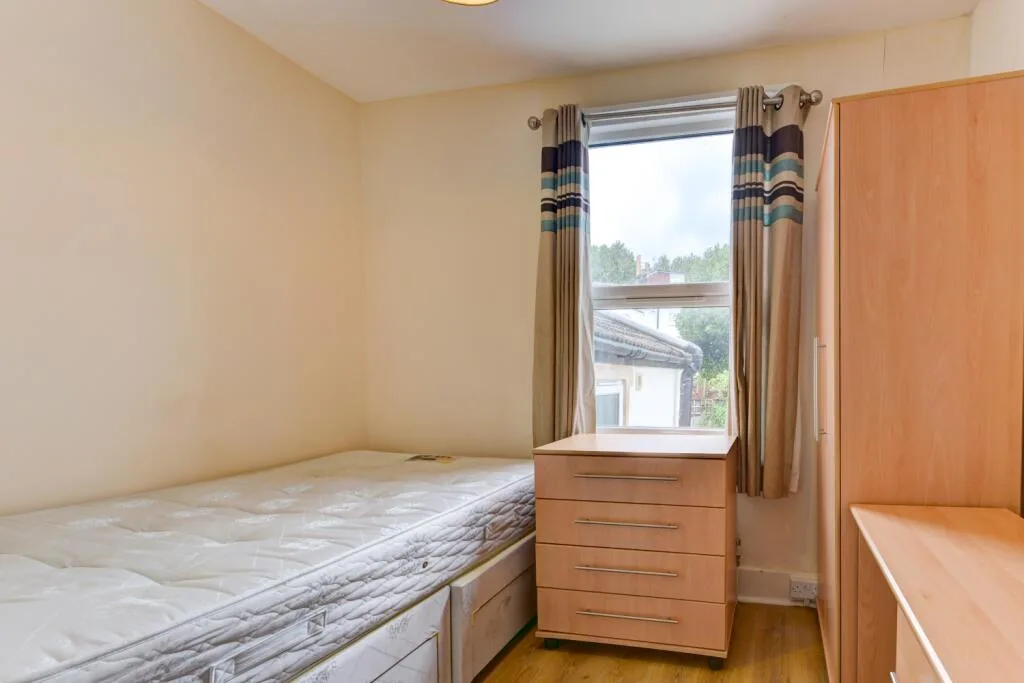 6 bedroom terraced house for rent