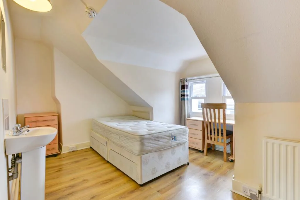 6 bedroom terraced house for rent