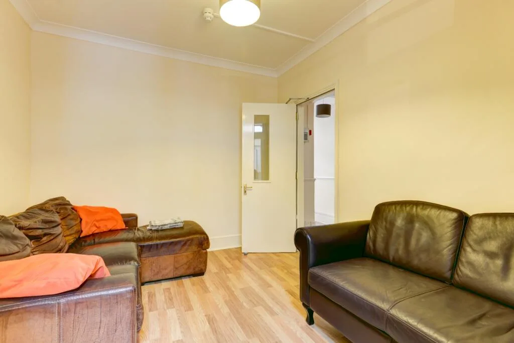 6 bedroom terraced house for rent