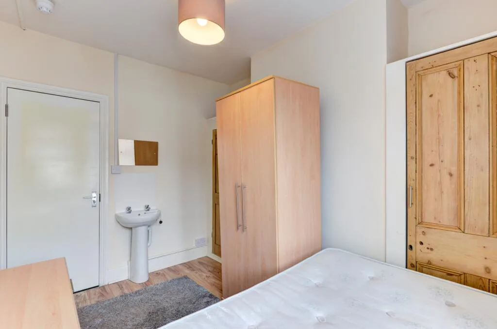 6 bedroom terraced house for rent