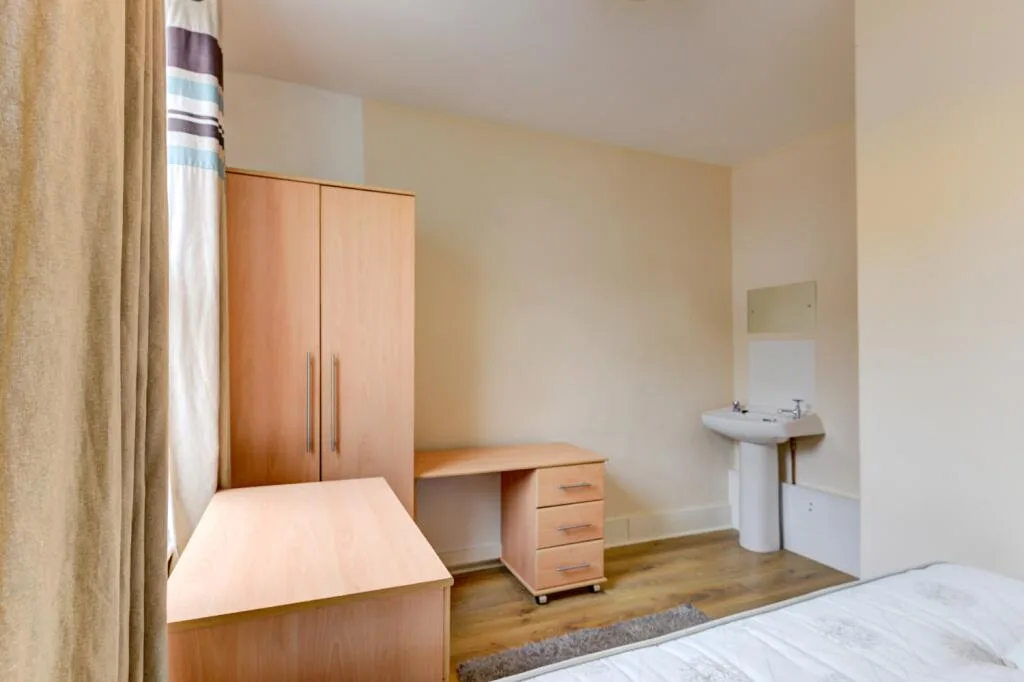 6 bedroom terraced house for rent