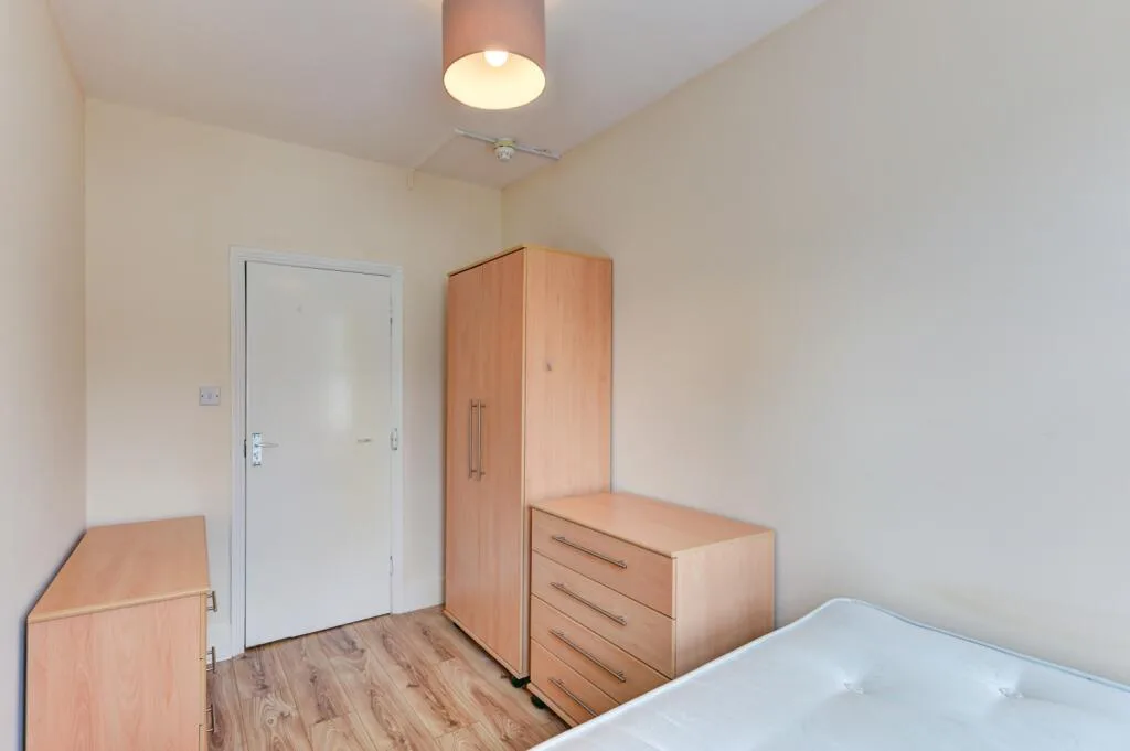 6 bedroom terraced house for rent