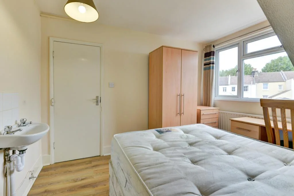 6 bedroom terraced house for rent