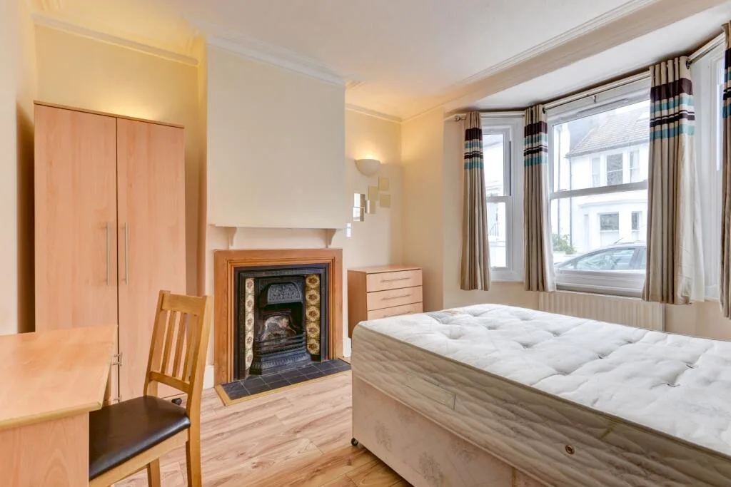 6 bedroom terraced house for rent