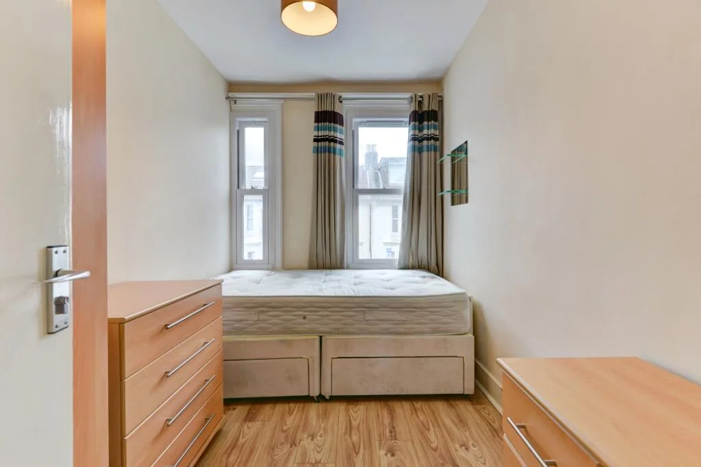 6 bedroom terraced house for rent