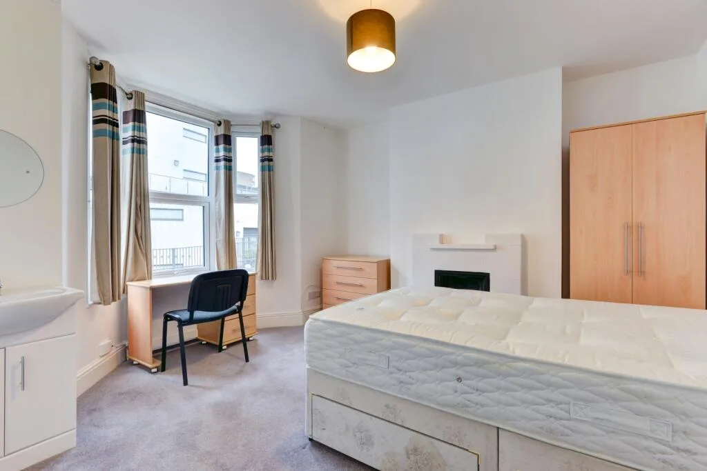 6 bedroom terraced house for rent