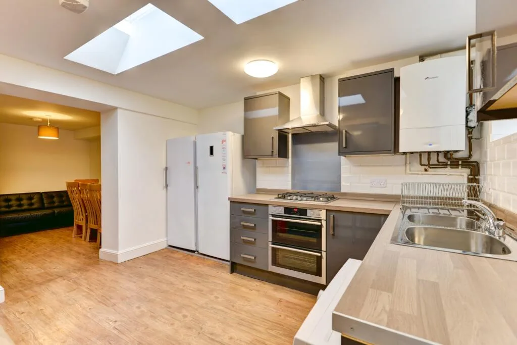 6 bedroom terraced house for rent