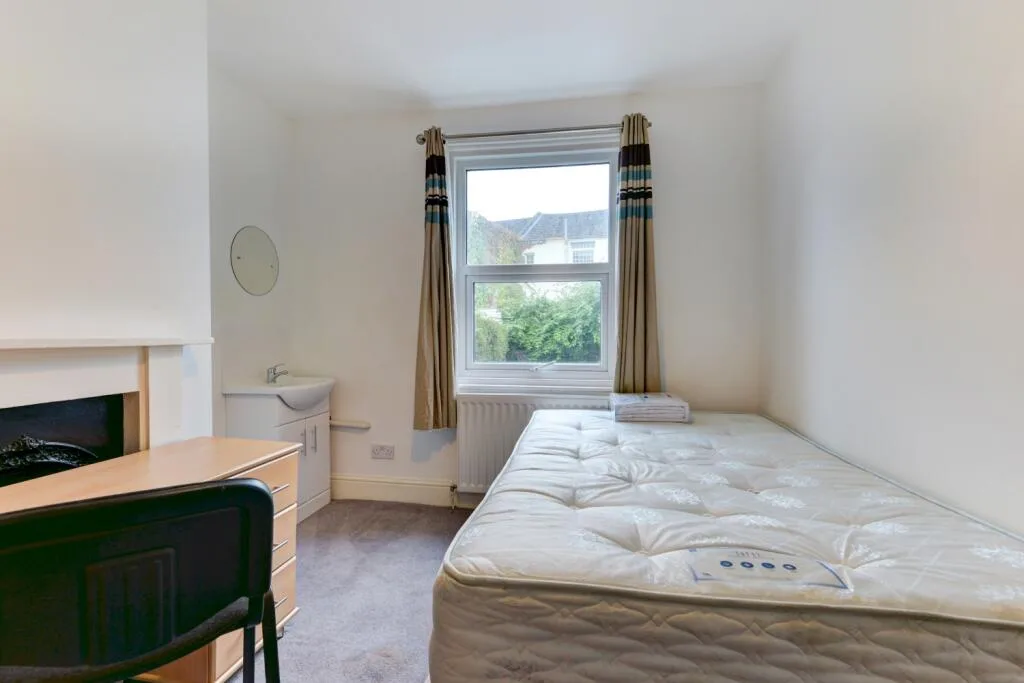 6 bedroom terraced house for rent