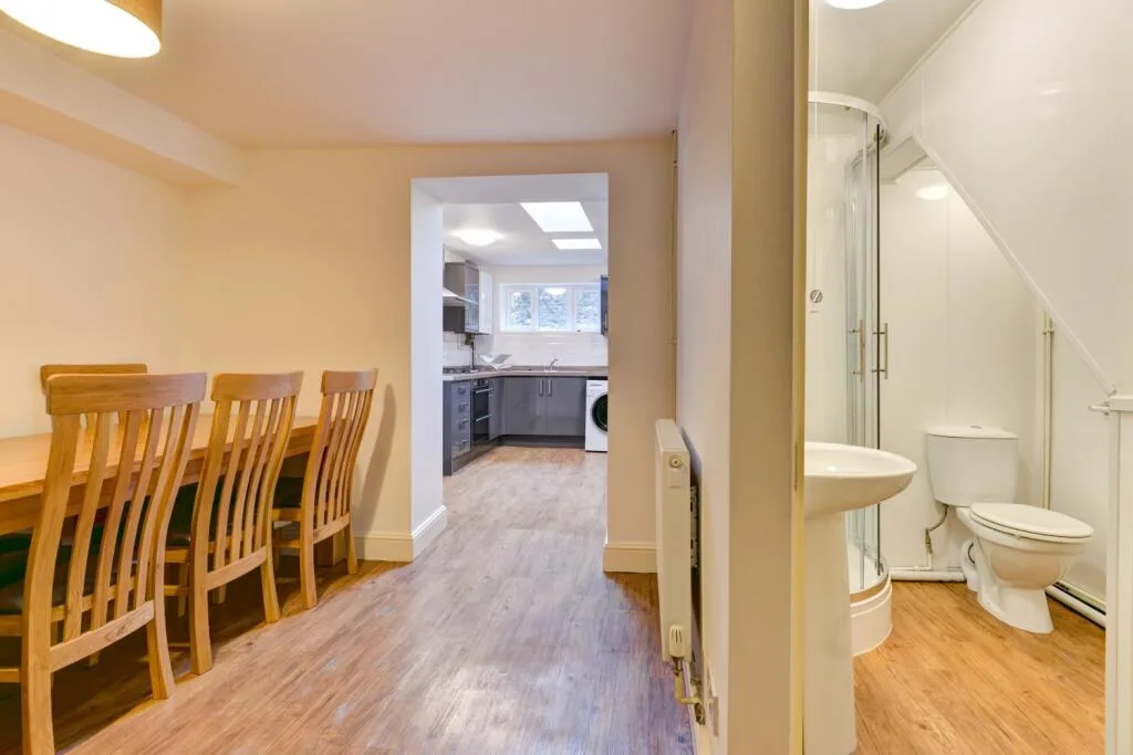6 bedroom terraced house for rent