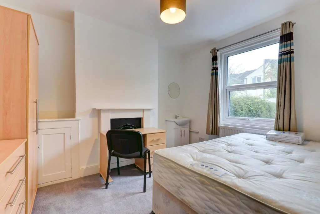 6 bedroom terraced house for rent