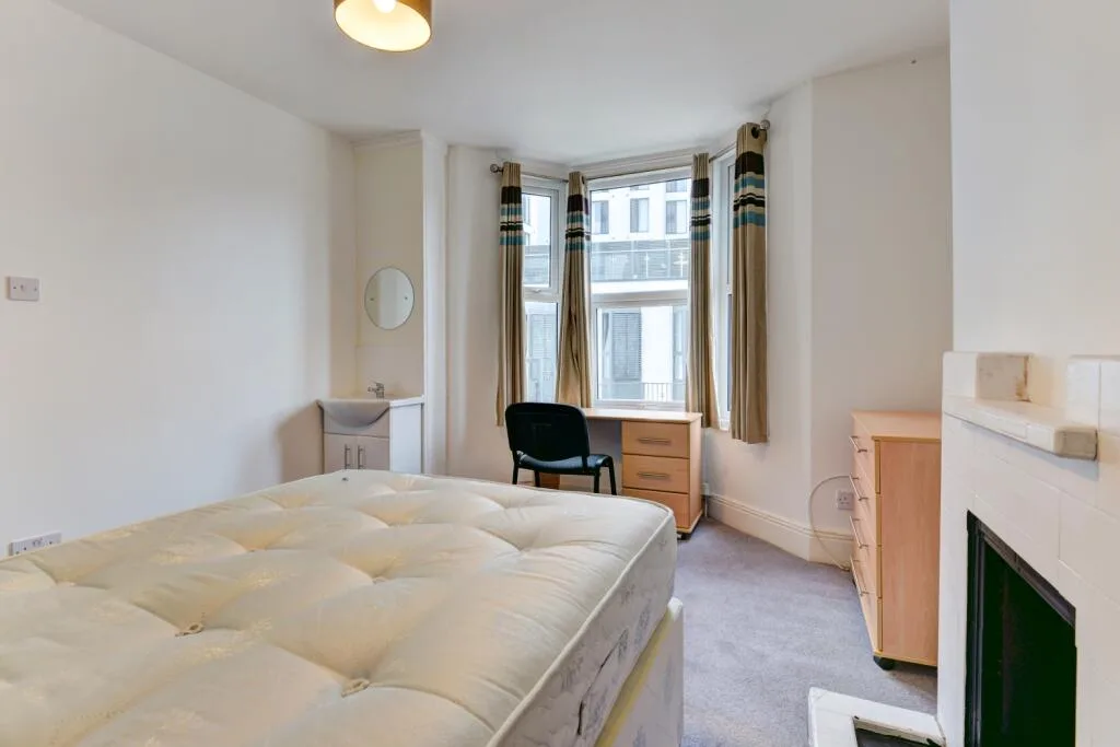 6 bedroom terraced house for rent