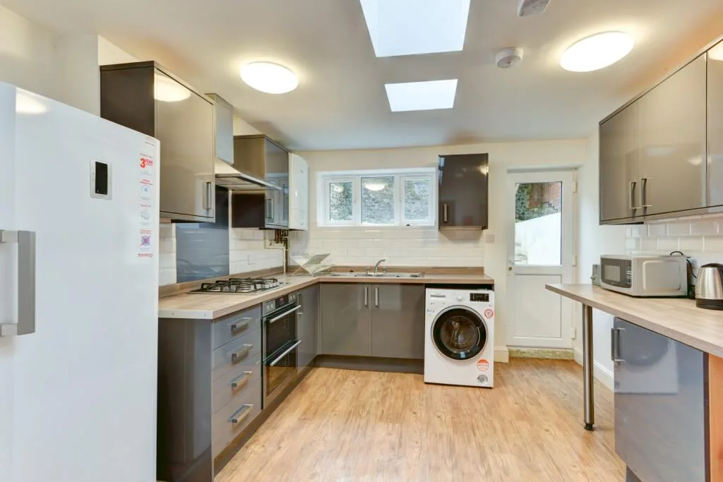 6 bedroom terraced house for rent