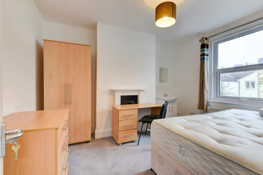 6 bedroom terraced house for rent