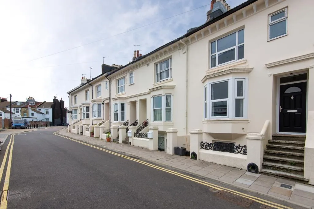 6 bedroom terraced house for rent