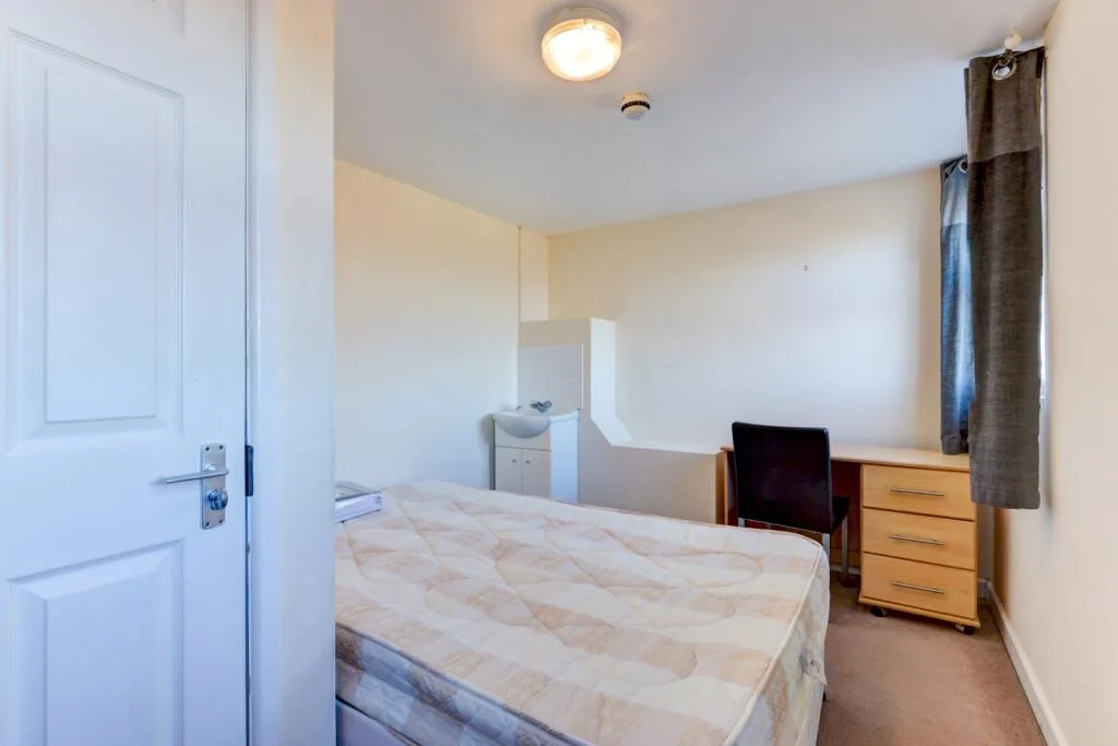 6 bedroom terraced house for rent