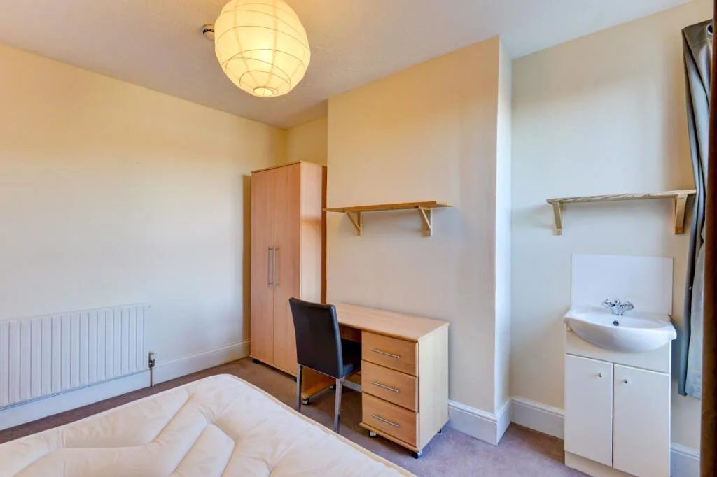 6 bedroom terraced house for rent