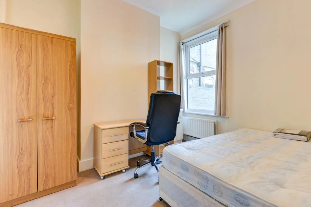 6 bedroom terraced house for rent